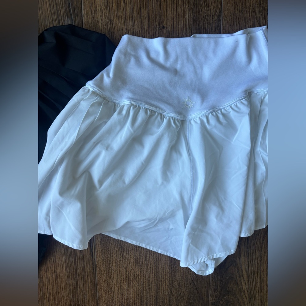 OFFLINE By Aerie Real Me Pleated Flowy Short Bundle Black and White - Picture 9 of 9